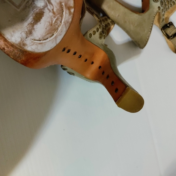 Frye Samantha Disc ankle Seam Peep Toe Heels Platform studded Sandals beige 7M - Picture 9 of 13